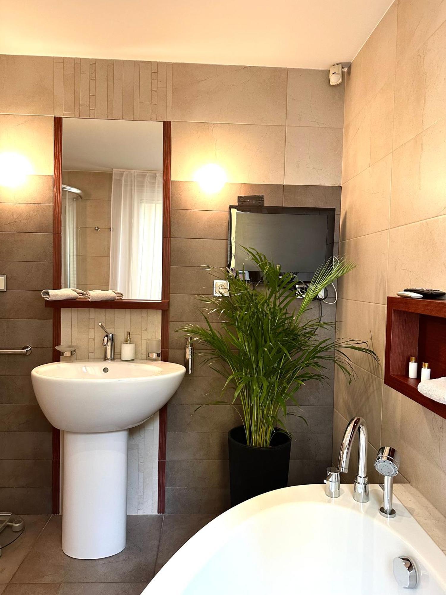 Laciarska Apartment ~ 200M Main Square ~ Self Check-In 20H Wrocław Eksteriør billede